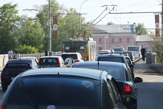 На Октябрьском мосту вводят реверсивное движение