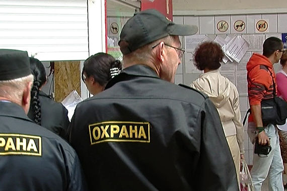 Охранники магазинов не имеют права обыскивать покупателей
