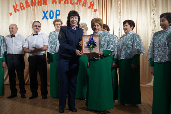 Юбиляра поздравил хор