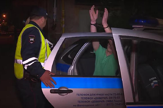 Кто и за что нападает  на вологодских полицейских?