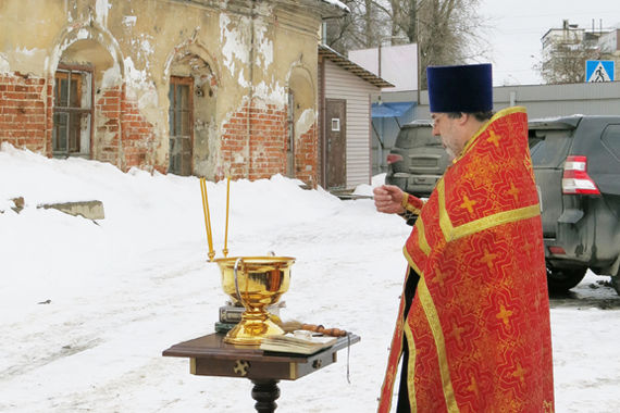 Молебен  у Власьевской