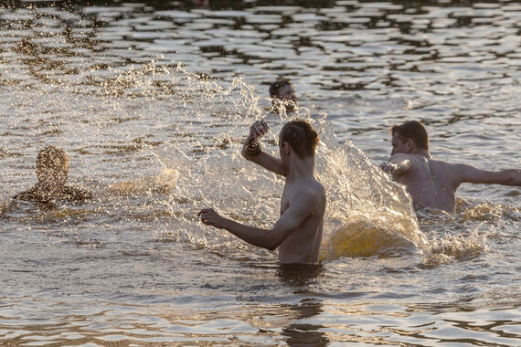 Купание красного меня