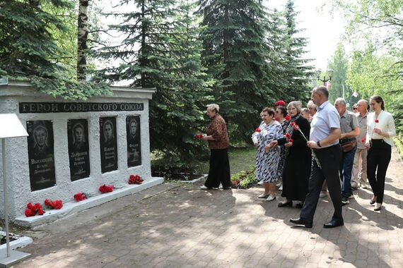 И помнит мир спасенный