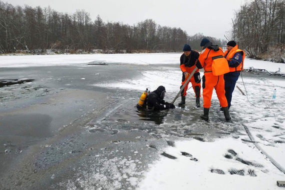 Трое мужчин погибли, провалившись под лед
