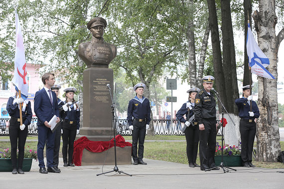 Памятник адмиралу Кузнецову открыли в Вологде