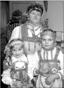 Дочерьми люди красуются, сыновьями в почёте живут